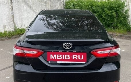 Toyota Camry, 2021 год, 2 400 000 рублей, 6 фотография