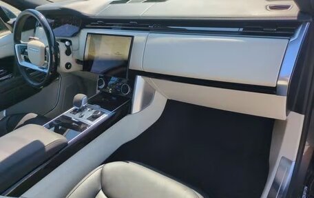 Land Rover Range Rover IV рестайлинг, 2024 год, 14 000 000 рублей, 10 фотография