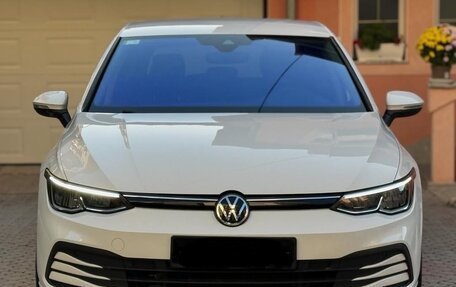 Volkswagen Golf VIII, 2023 год, 1 730 000 рублей, 2 фотография