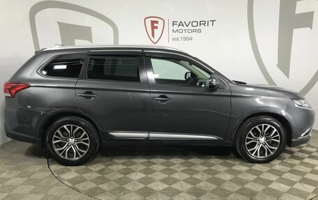 Mitsubishi Outlander III рестайлинг 3, 2018 год, 1 849 000 рублей, 4 фотография