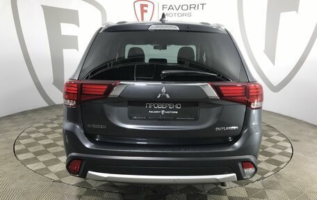 Mitsubishi Outlander III рестайлинг 3, 2018 год, 1 849 000 рублей, 3 фотография