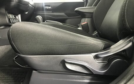 Mitsubishi Outlander III рестайлинг 3, 2018 год, 1 849 000 рублей, 10 фотография