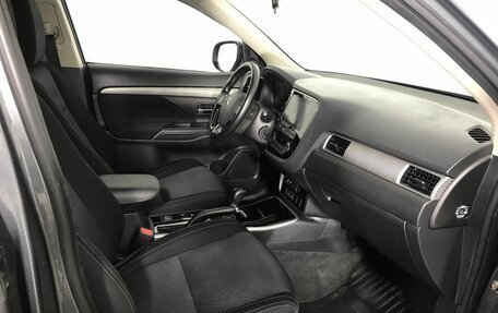 Mitsubishi Outlander III рестайлинг 3, 2018 год, 1 849 000 рублей, 14 фотография