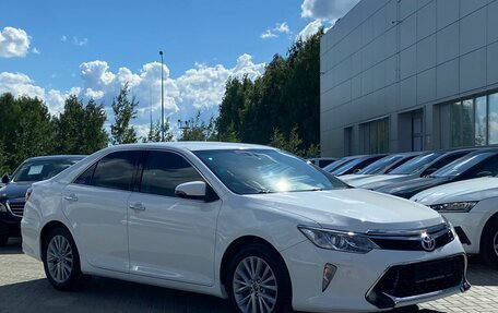 Toyota Camry, 2016 год, 2 100 000 рублей, 2 фотография