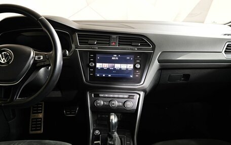 Volkswagen Tiguan II, 2018 год, 2 197 000 рублей, 13 фотография