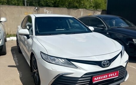 Toyota Camry, 2021 год, 2 950 000 рублей, 1 фотография