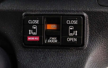 Toyota Sienta II, 2016 год, 1 249 000 рублей, 30 фотография