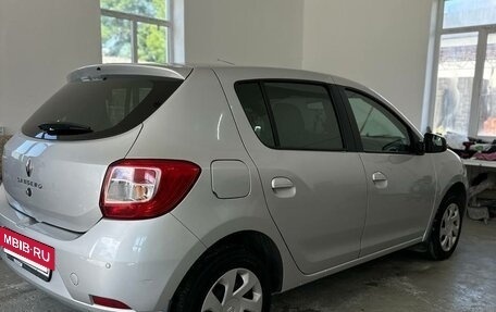 Renault Sandero II рестайлинг, 2017 год, 860 000 рублей, 2 фотография