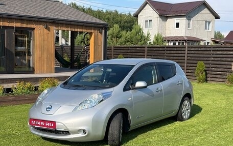 Nissan Leaf I, 2013 год, 650 000 рублей, 2 фотография