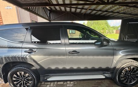 Mitsubishi Pajero Sport III рестайлинг, 2018 год, 2 900 000 рублей, 4 фотография