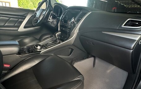 Mitsubishi Pajero Sport III рестайлинг, 2018 год, 2 900 000 рублей, 5 фотография