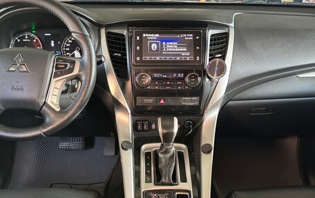 Mitsubishi Pajero Sport III рестайлинг, 2018 год, 2 900 000 рублей, 10 фотография