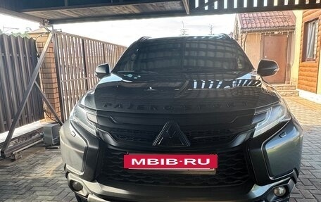 Mitsubishi Pajero Sport III рестайлинг, 2018 год, 2 900 000 рублей, 2 фотография
