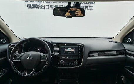 Mitsubishi Outlander III рестайлинг 3, 2022 год, 2 365 000 рублей, 7 фотография
