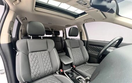 Mitsubishi Outlander III рестайлинг 3, 2022 год, 2 365 000 рублей, 8 фотография
