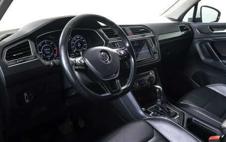 Volkswagen Tiguan II, 2017 год, 2 299 000 рублей, 15 фотография