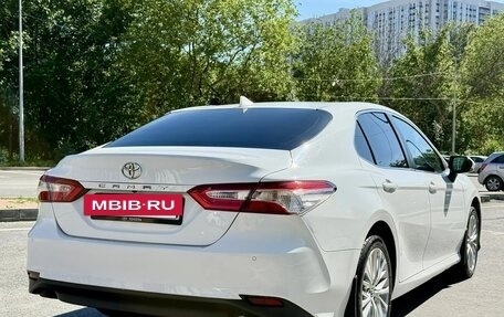 Toyota Camry, 2019 год, 2 090 000 рублей, 4 фотография