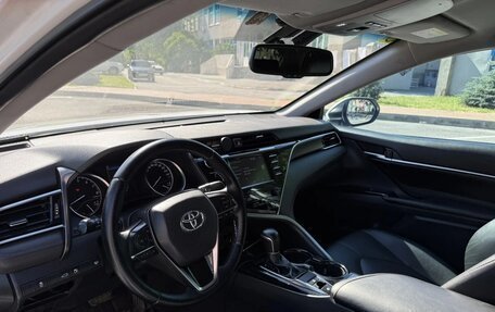Toyota Camry, 2019 год, 2 090 000 рублей, 16 фотография