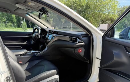 Toyota Camry, 2019 год, 2 090 000 рублей, 10 фотография