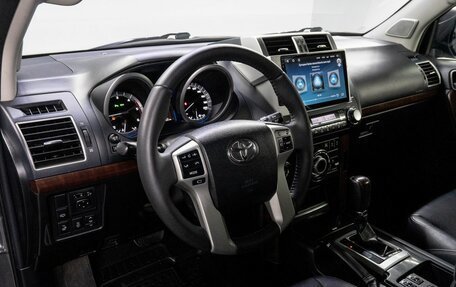 Toyota Land Cruiser Prado 150 рестайлинг 2, 2017 год, 4 349 000 рублей, 9 фотография