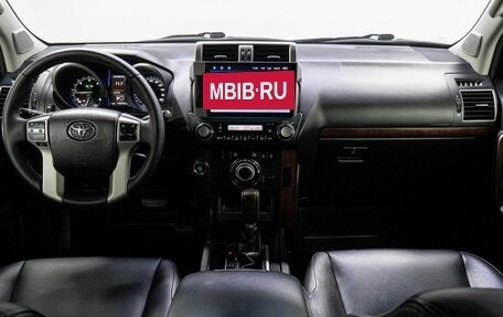 Toyota Land Cruiser Prado 150 рестайлинг 2, 2017 год, 4 349 000 рублей, 19 фотография