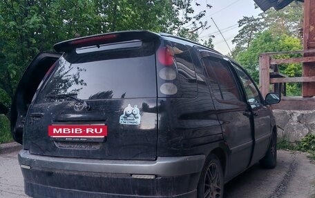 Toyota Raum I, 2001 год, 450 000 рублей, 3 фотография