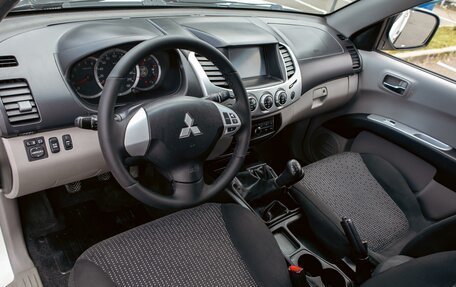 Mitsubishi L200 IV рестайлинг, 2011 год, 1 095 000 рублей, 13 фотография