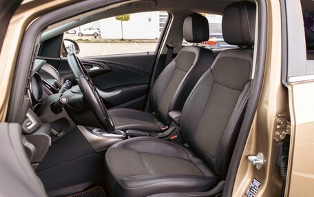 Opel Astra J, 2013 год, 895 000 рублей, 11 фотография