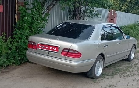 Mercedes-Benz E-Класс, 1998 год, 650 000 рублей, 4 фотография