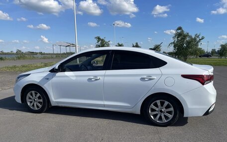 Hyundai Solaris II рестайлинг, 2019 год, 900 000 рублей, 4 фотография