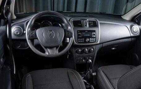 Renault Logan II, 2017 год, 499 000 рублей, 4 фотография
