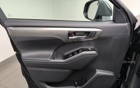 Toyota Highlander, 2025 год, 4 892 000 рублей, 17 фотография