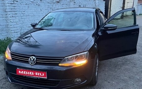 Volkswagen Jetta VI, 2011 год, 700 000 рублей, 1 фотография