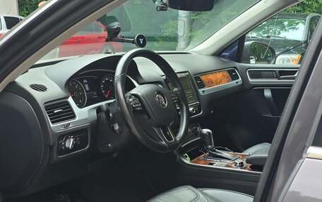 Volkswagen Touareg III, 2011 год, 2 220 000 рублей, 12 фотография
