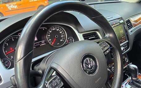 Volkswagen Touareg III, 2011 год, 2 220 000 рублей, 11 фотография