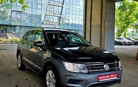 Volkswagen Tiguan II, 2017 год, 1 900 000 рублей, 2 фотография