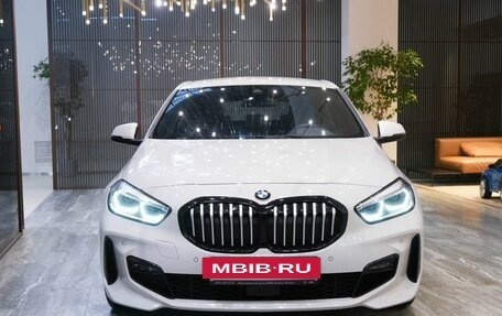 BMW 1 серия, 2021 год, 2 950 000 рублей, 2 фотография