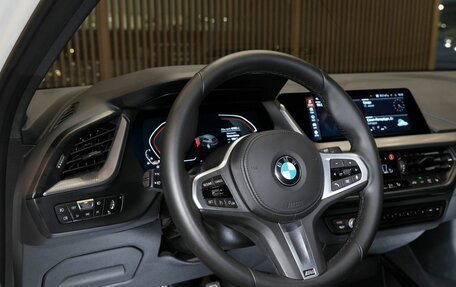 BMW 1 серия, 2021 год, 2 950 000 рублей, 20 фотография