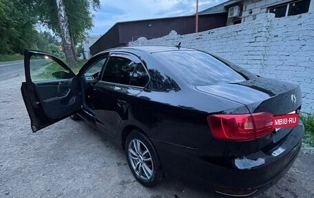 Volkswagen Jetta VI, 2011 год, 700 000 рублей, 2 фотография