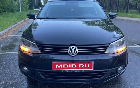Volkswagen Jetta VI, 2011 год, 700 000 рублей, 3 фотография