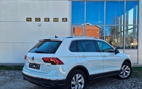 Volkswagen Tiguan II, 2021 год, 3 400 000 рублей, 4 фотография