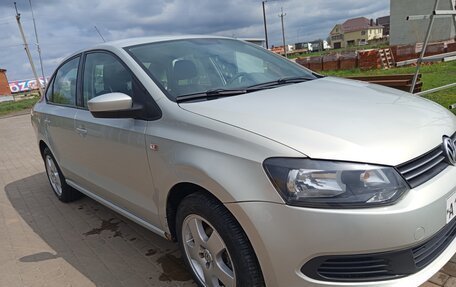 Volkswagen Polo VI (EU Market), 2012 год, 900 000 рублей, 2 фотография