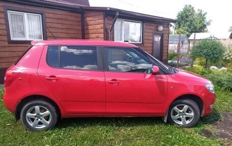 Skoda Fabia II, 2013 год, 900 000 рублей, 3 фотография