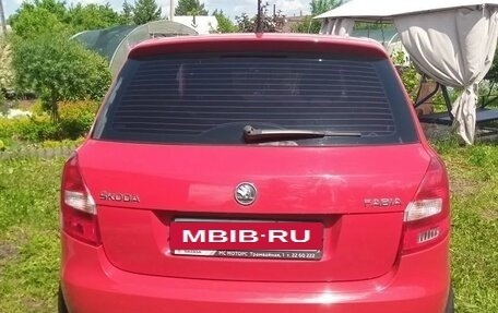 Skoda Fabia II, 2013 год, 900 000 рублей, 2 фотография