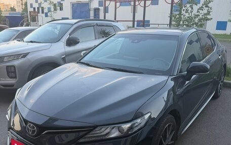 Toyota Camry, 2023 год, 3 800 000 рублей, 2 фотография
