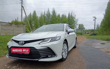 Toyota Camry, 2021 год, 3 450 000 рублей, 2 фотография