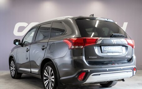 Mitsubishi Outlander III рестайлинг 3, 2018 год, 1 310 000 рублей, 2 фотография