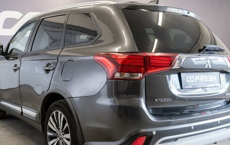 Mitsubishi Outlander III рестайлинг 3, 2018 год, 1 310 000 рублей, 7 фотография