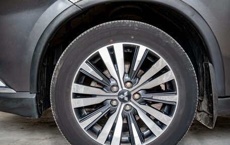 Mitsubishi Outlander III рестайлинг 3, 2018 год, 1 310 000 рублей, 8 фотография