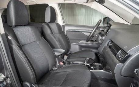 Mitsubishi Outlander III рестайлинг 3, 2018 год, 1 310 000 рублей, 10 фотография